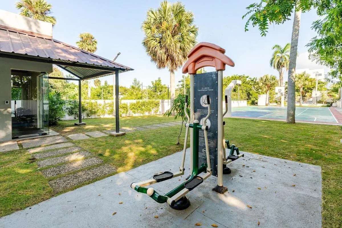Ferienwohnung Chic Urban Retreat With Pool, Gym, & Free Parking Santiago De Los Caballeros