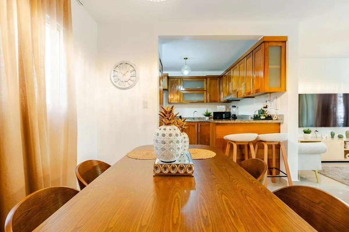 Ferienwohnung Chic Urban Retreat With Pool, Gym, & Free Parking Santiago De Los Caballeros 0*,