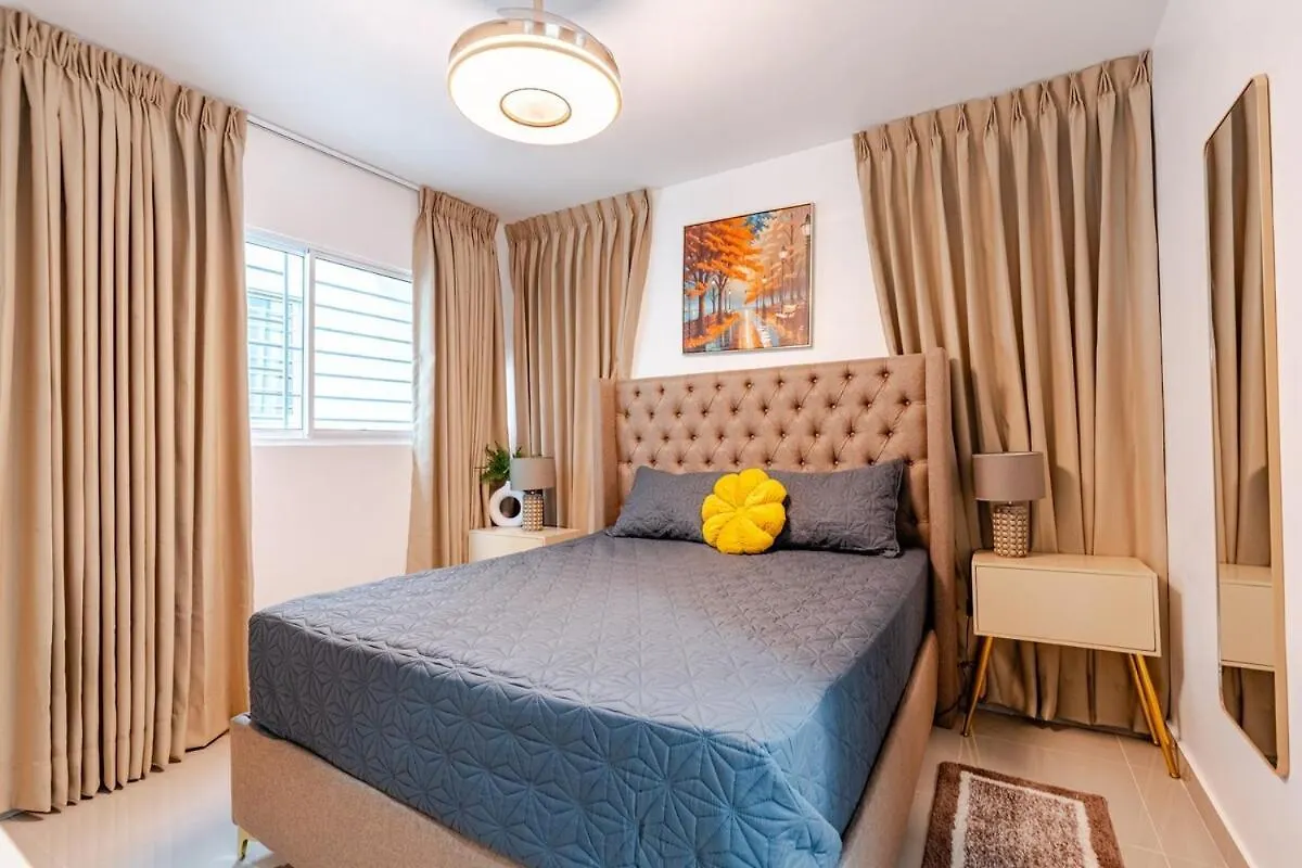 Apartment Ferienwohnung Chic Urban Retreat With Pool, Gym, & Free Parking Santiago De Los Caballeros