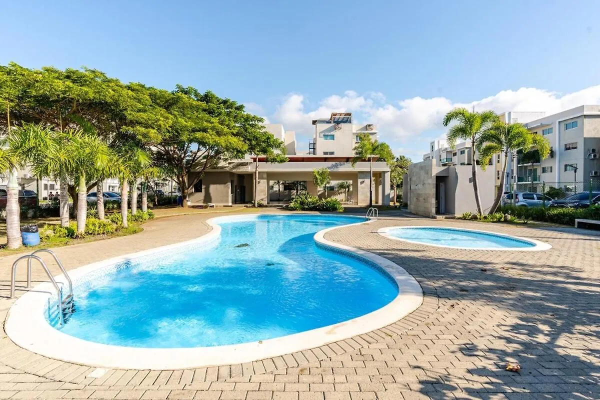 Ferienwohnung Chic Urban Retreat With Pool, Gym, & Free Parking Santiago De Los Caballeros