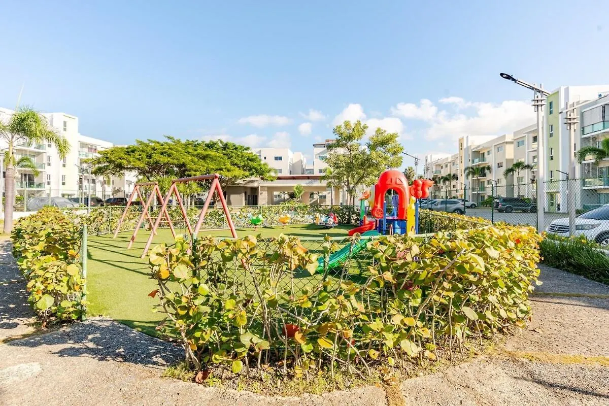 Ferienwohnung Chic Urban Retreat With Pool, Gym, & Free Parking Santiago De Los Caballeros Apartment